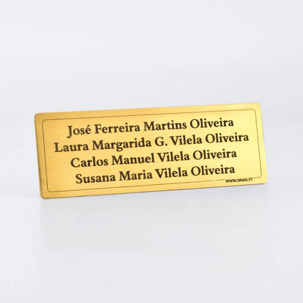 Placa com Nomes em Latão
